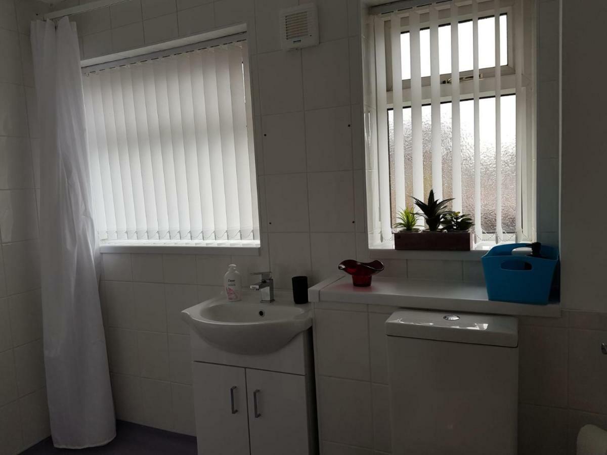 Penllech House - Huku Kwetu Notts - 3 Bedroom Spacious Lovely And Cosy With A Free Parking- Affordable And Suitable To Group Business Travellers Nottingham Exterior foto