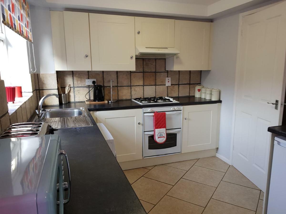 Penllech House - Huku Kwetu Notts - 3 Bedroom Spacious Lovely And Cosy With A Free Parking- Affordable And Suitable To Group Business Travellers Nottingham Exterior foto