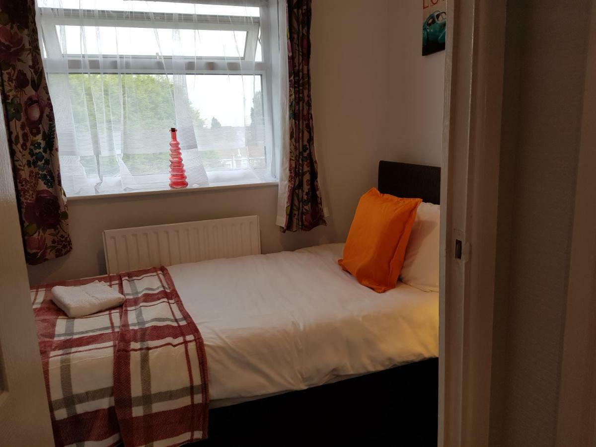 Penllech House - Huku Kwetu Notts - 3 Bedroom Spacious Lovely And Cosy With A Free Parking- Affordable And Suitable To Group Business Travellers Nottingham Exterior foto